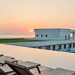 Sea Bliss In Infinity Pool &